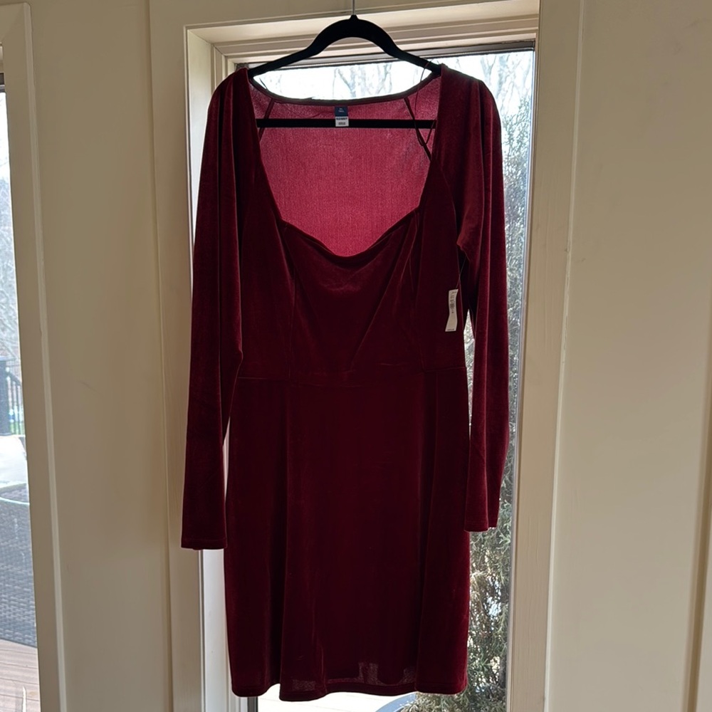 Elegant Burgundy Long Sleeve Dress
